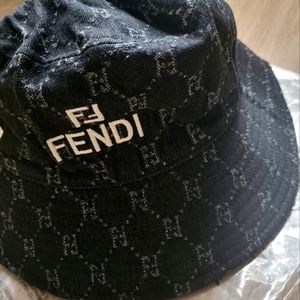 Bucket hat (new)